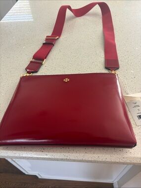 Tory burch purse, new in mint condition